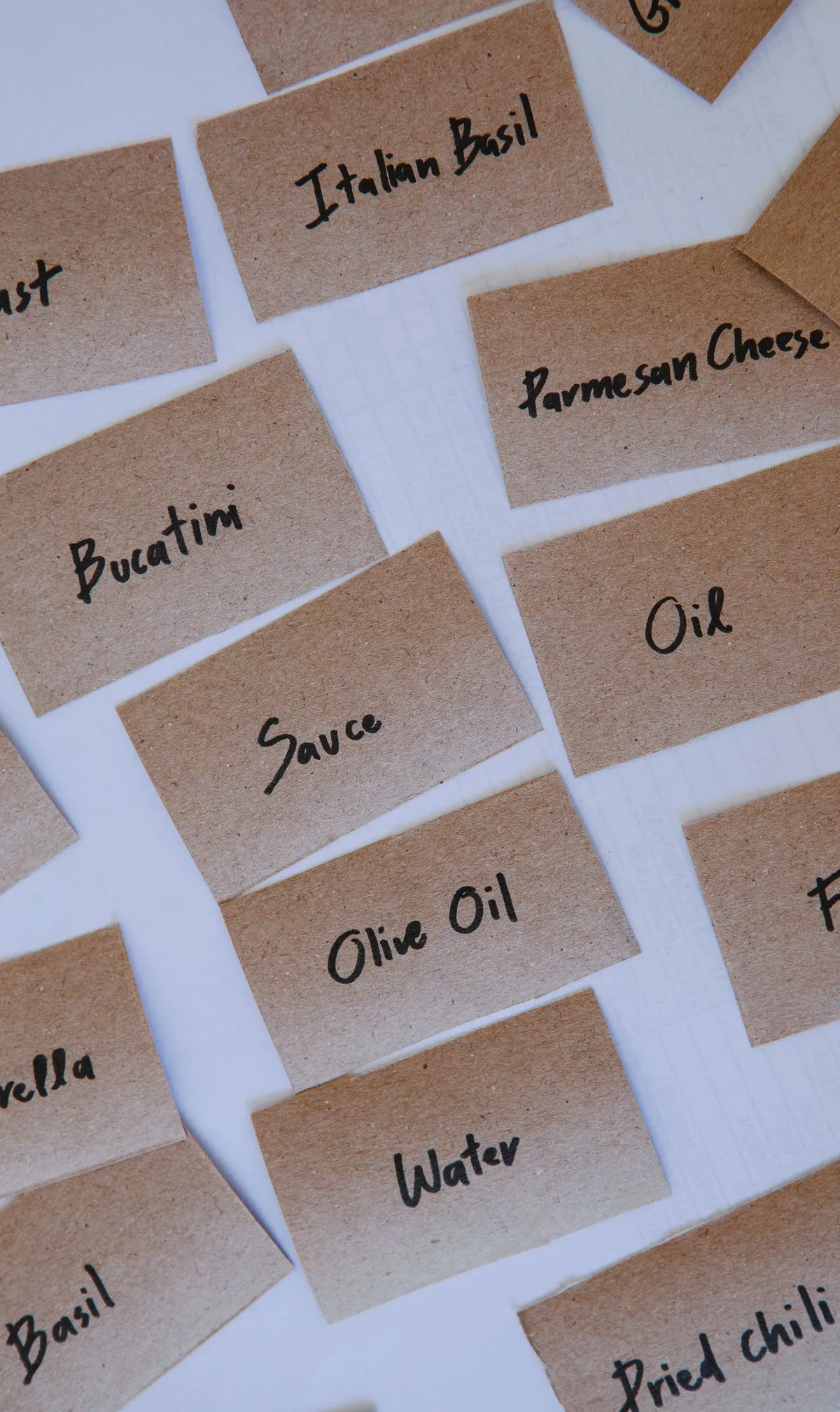 Detalle de listas de ingredientes de un dentífrico